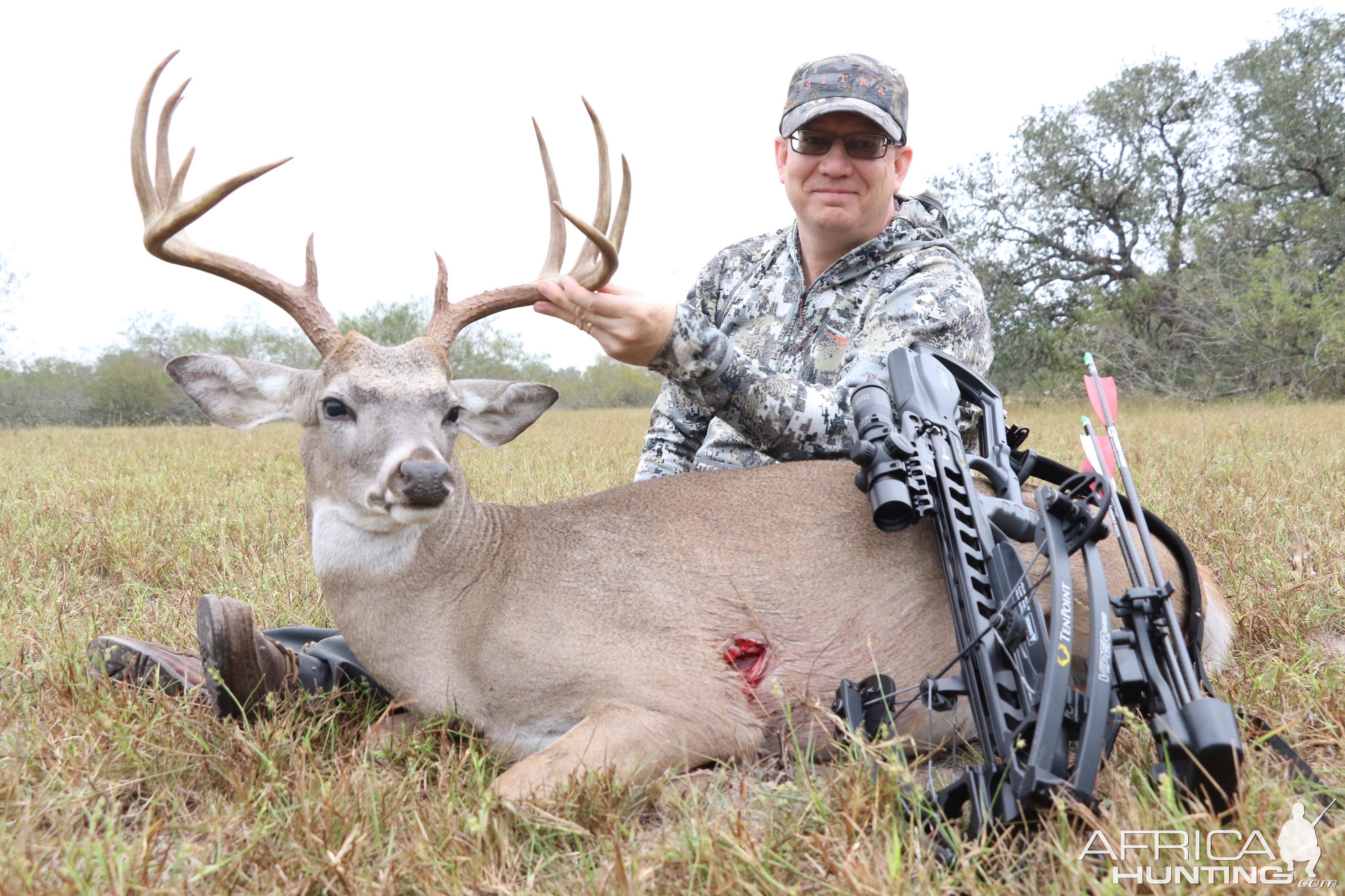 Whitetail Deer Bow Hunt | AfricaHunting.com