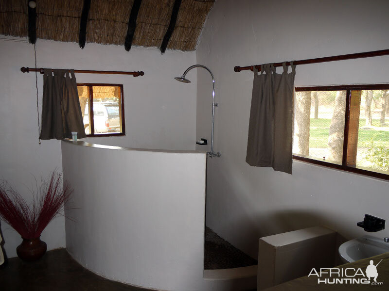 Zambia Hunting Accommodation Bathroom